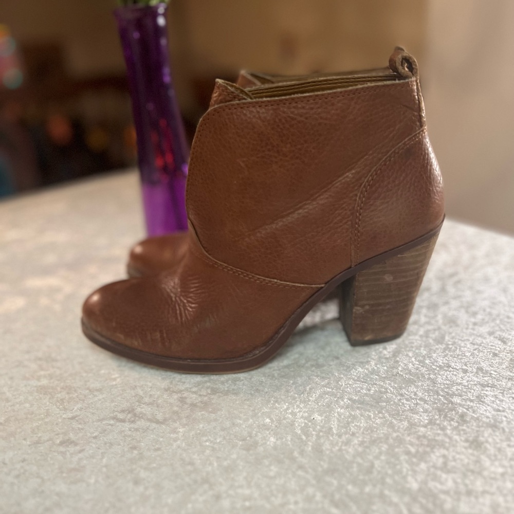 Beautiful brown genuine, leather lucky Brand boots